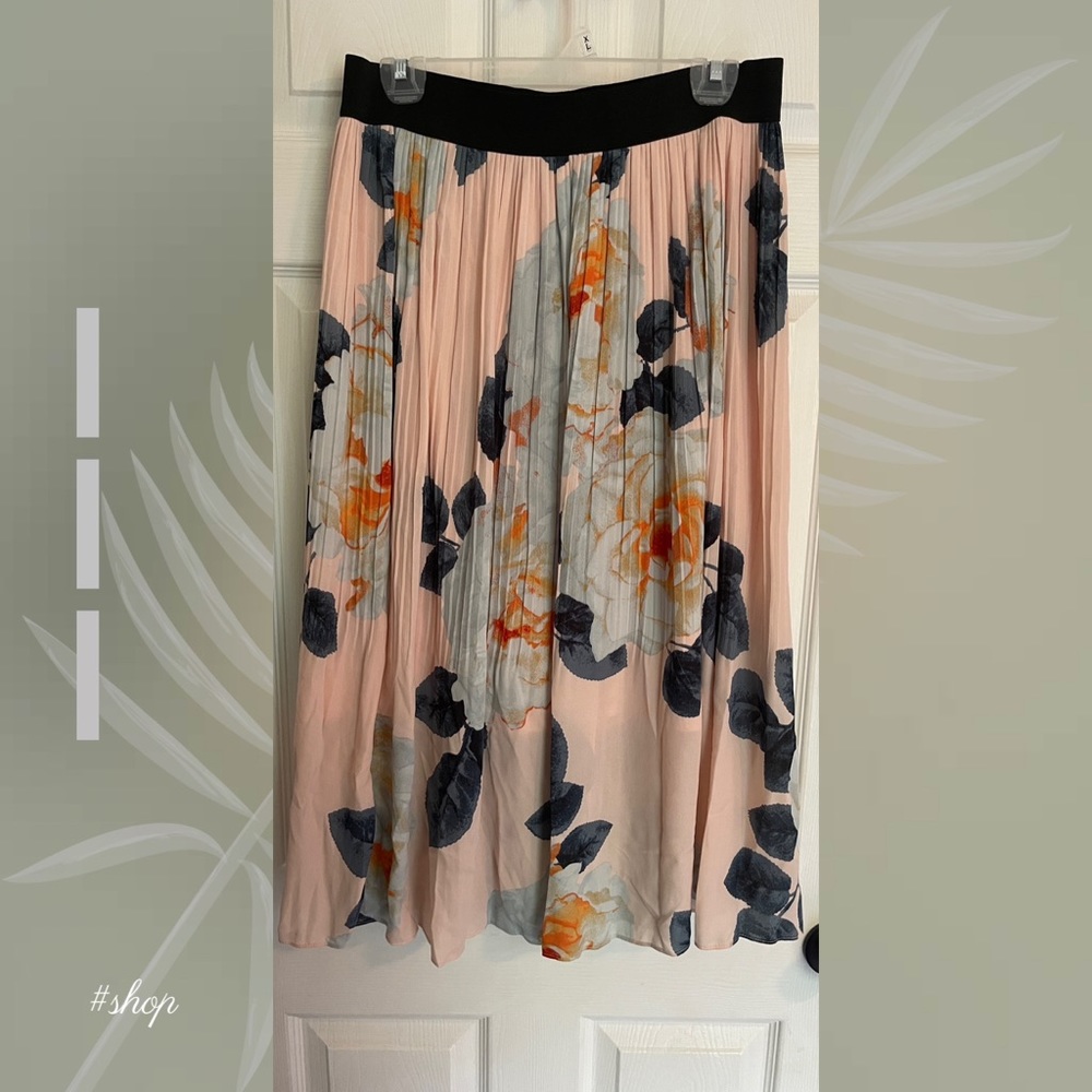 Women medium long floral skirt-like new
